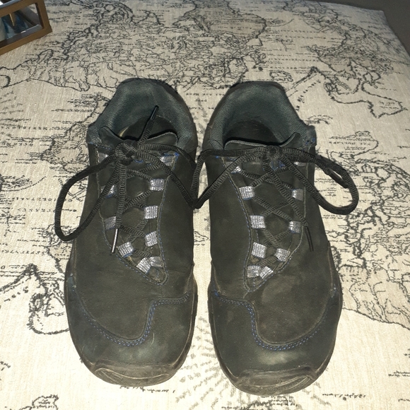 Kuru Chicane Hiking Shoes - Picture 2 of 5
